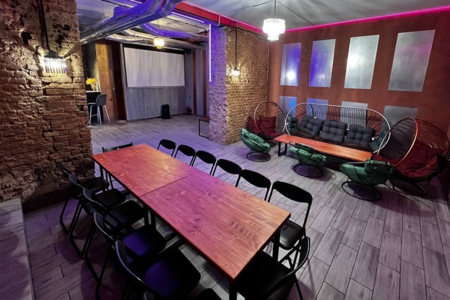 METALLIC - металлический лофт с яркими акцентами, 8 минут от метро / Металлик