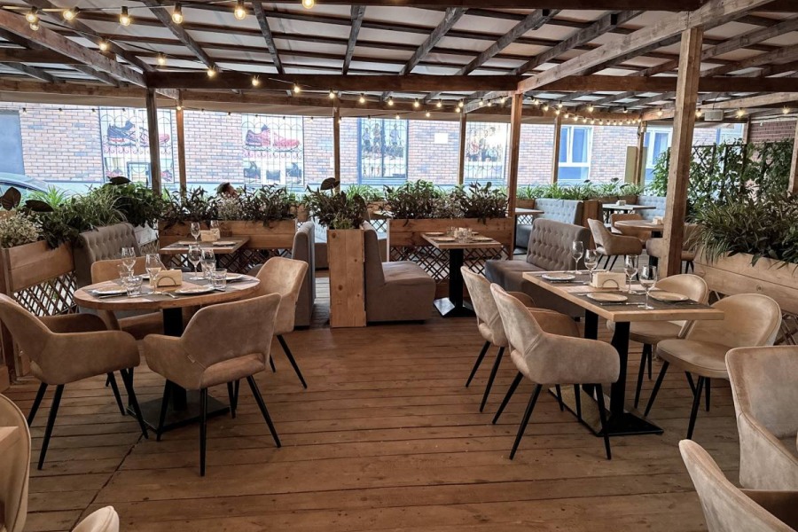 летняя веранда на Чистых Прудах