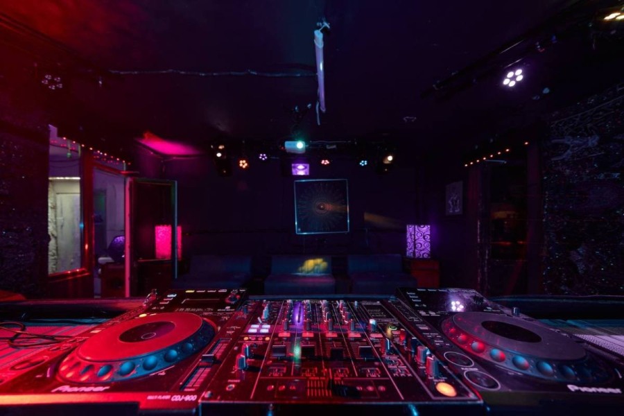 Клуб с Шикарным звуком