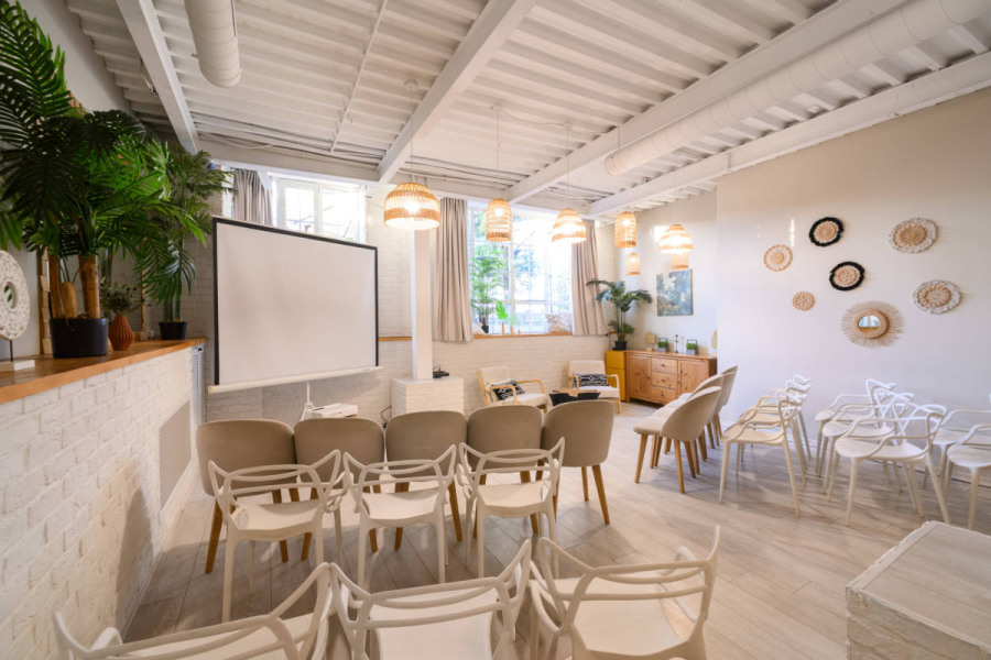 Руссо - Камерный «Бали», большой и светлый лофт с настроением лета