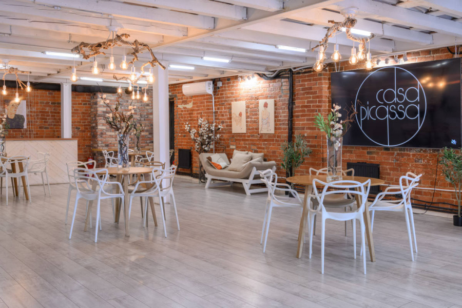 Шиле - Просторный светлый лофт с настроением лета и большим арочным окном