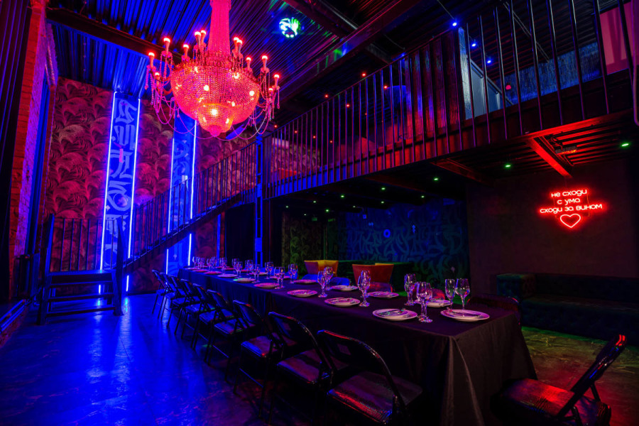 Diamond Loft - лофт с большими окнами и потрясающим дизайном / Даймонд лофт с большими окнами и потрясающим дизайном