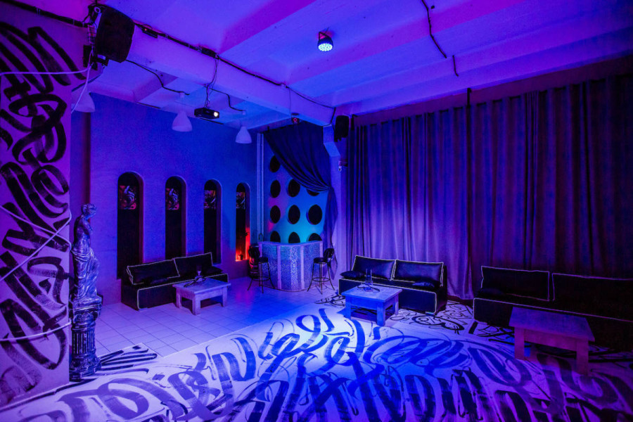 ALFA — лофт со сценой и большими панорамными окнами, 2 минуты от метро / Альфа