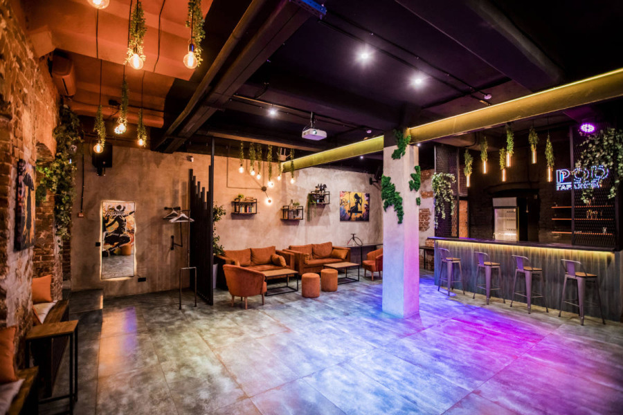 Клубный лофт Гараж с неоном и шикарным баром в 2-х минутах от метро