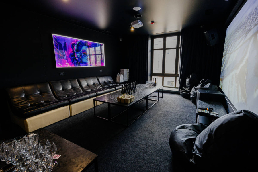 Friends Hall "ХАРИЗМА" FHS №3 VIP