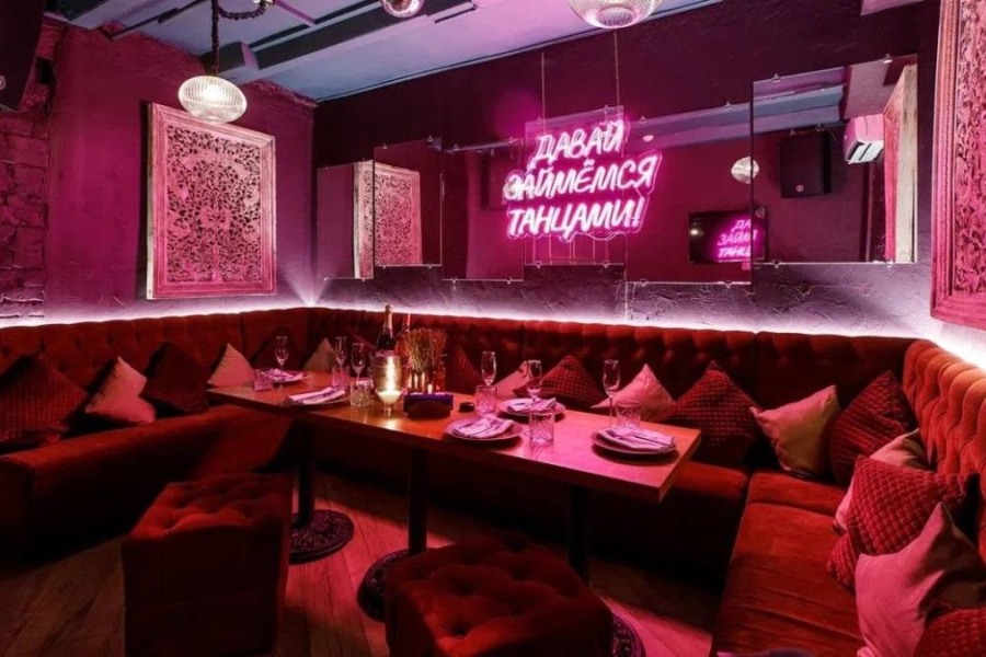 Отдельный VIP-зал караоке №2 на Цветном