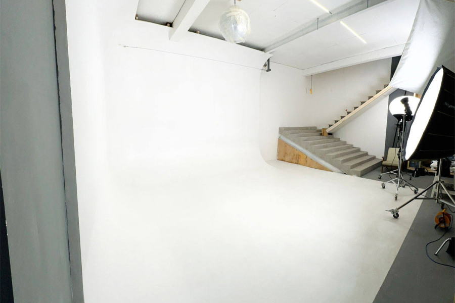 Зал с циклорамой / Вайт Фокс