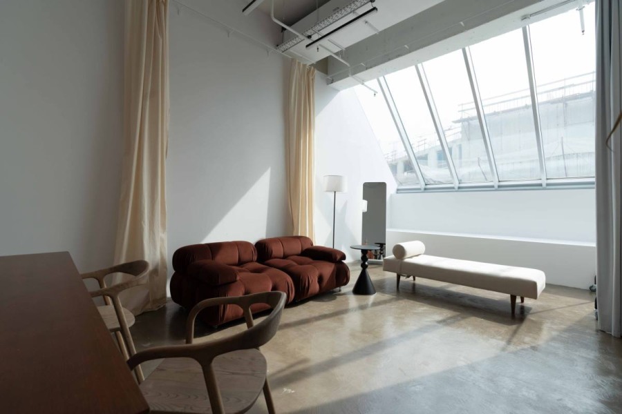 Большой, светлый зал на Васильевском острове