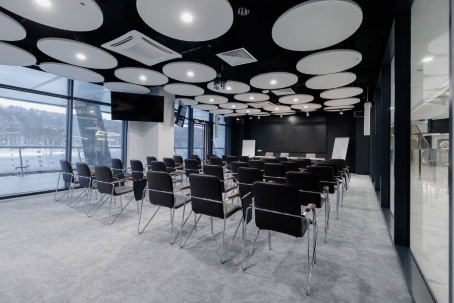 Конференц-зал с балконом во Дворце тенниса Лужники