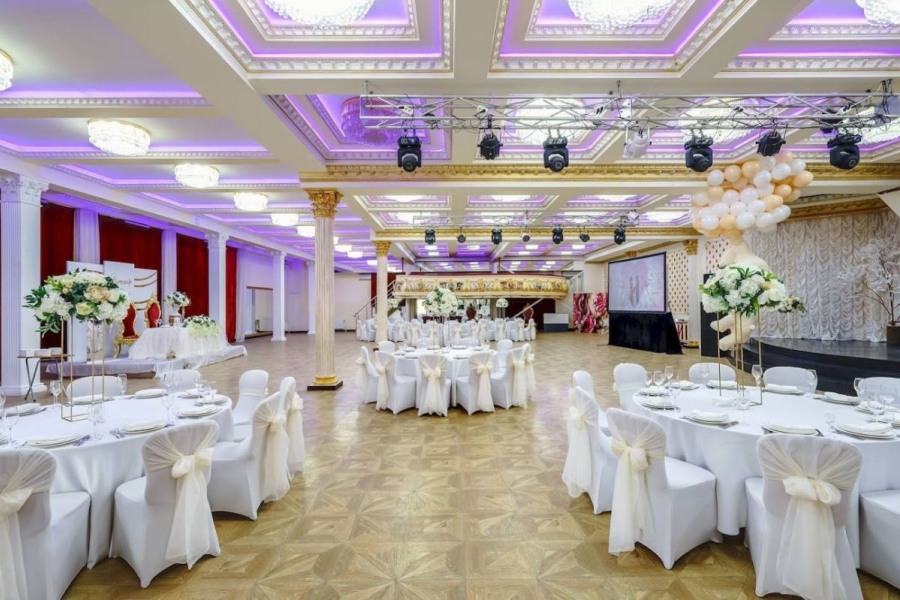 Суриков Холл