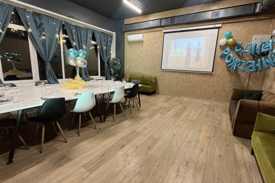 ЛОФТ МОККО С ПРОЕКТОРОМ, БОЛЬШИМ СТОЛОМ И НЕОНОМ!