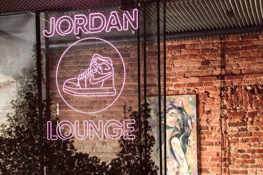 Jordan lounge