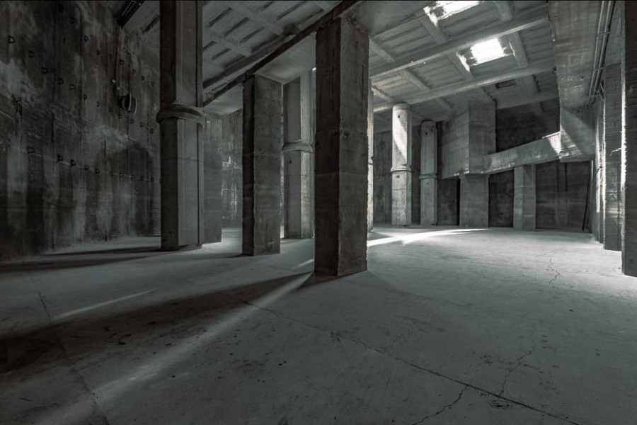 Монолит Холл