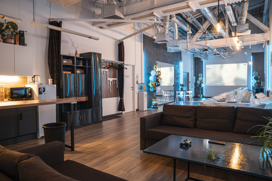 Лофт BERKANA - это светлый, уютный лофт с панорамными окнами, караоке, технологиями умного дома...