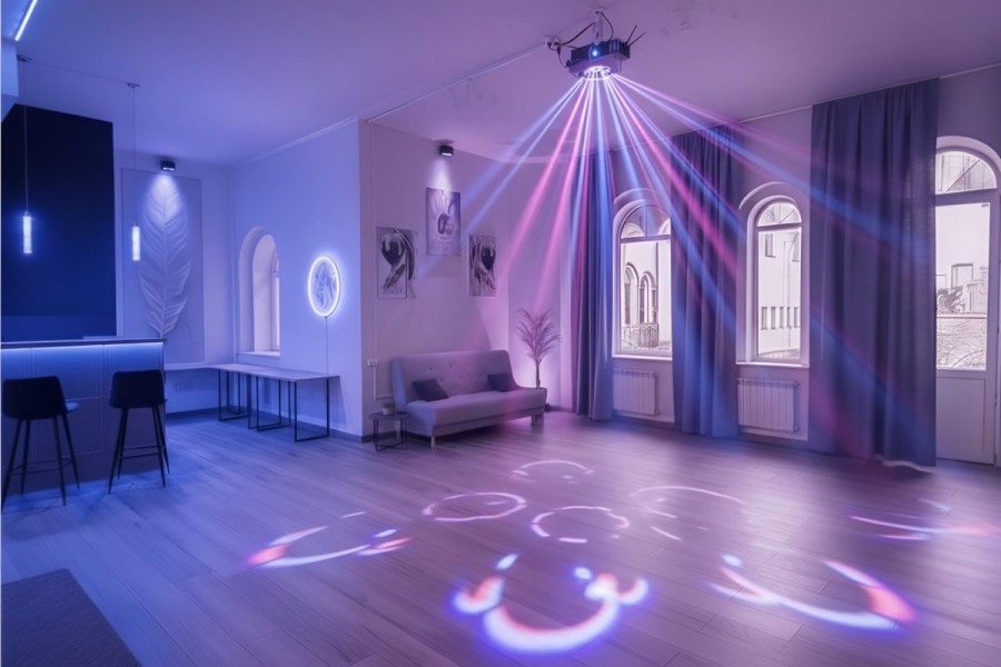 Камерный лофт Life со сценой и красивым видом из окна / Лофт Лайф