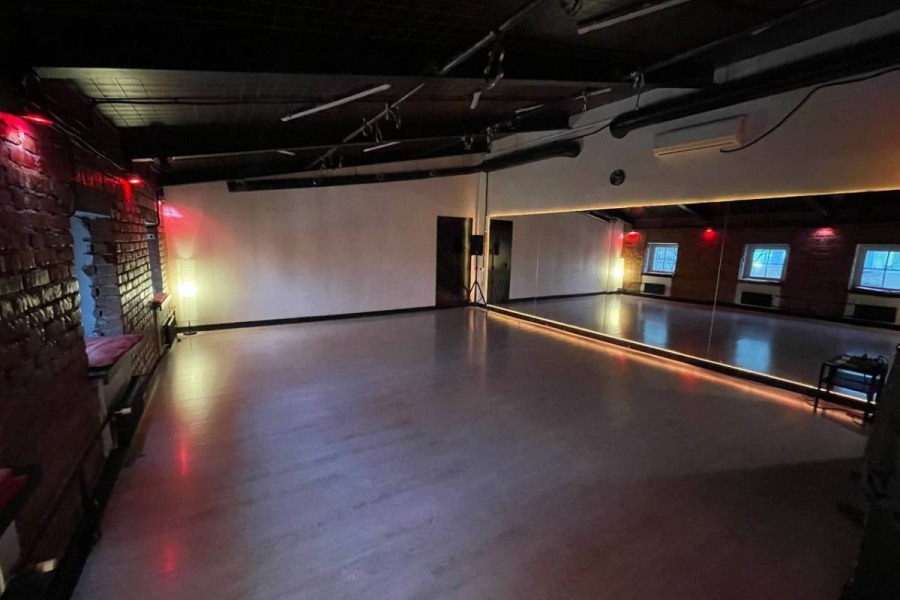 Рыжий зал GPStudio на Бауманской / Рыжий зал. ГПСстудия на Бауманской