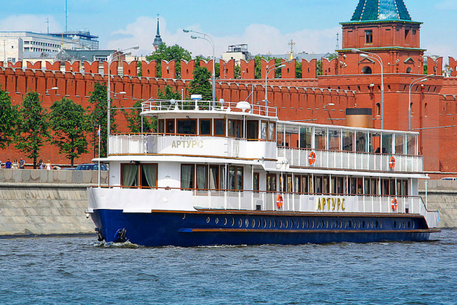 Теплоход Артурс