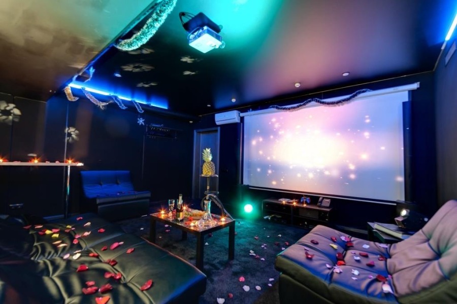 Friends Hall "ХАРИЗМА"