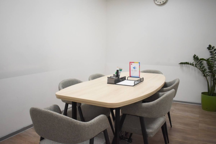 Переговорная комната на Курской (БЦ "Арма")