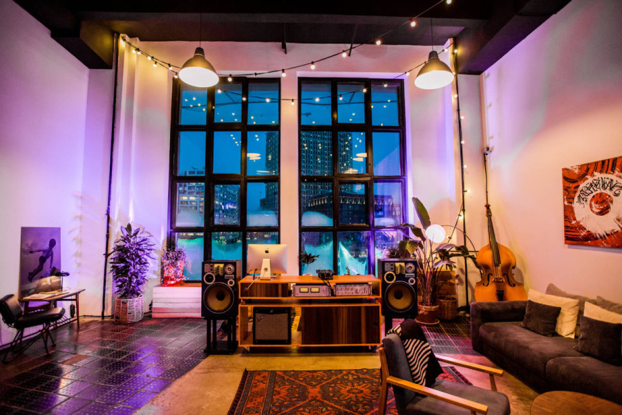 Room 404 -двухэтажный лофт с панорамными окнами / Рум 404