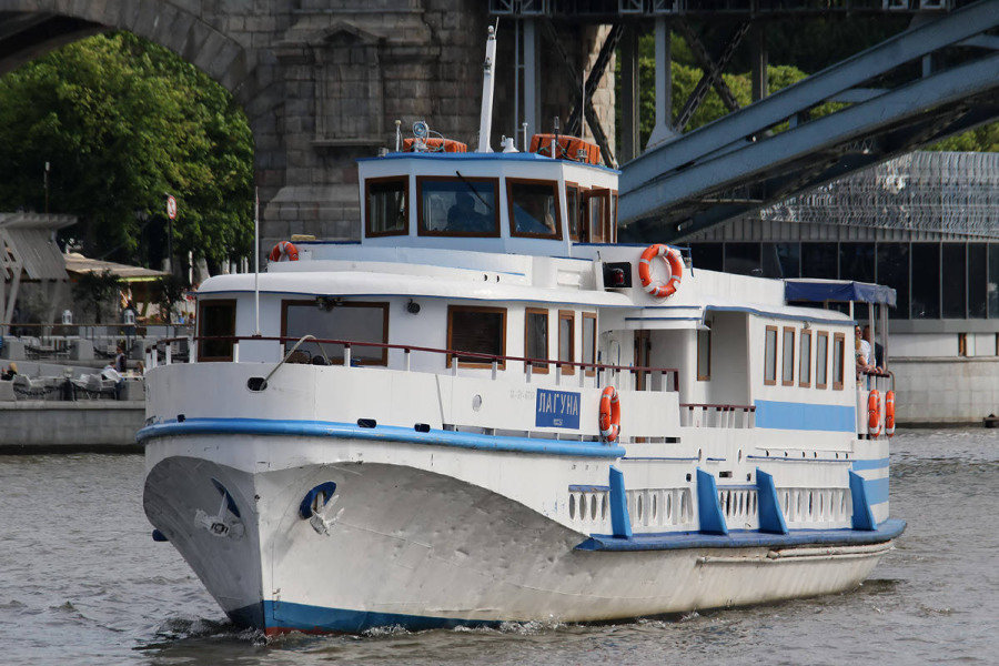 Теплоход Лагуна