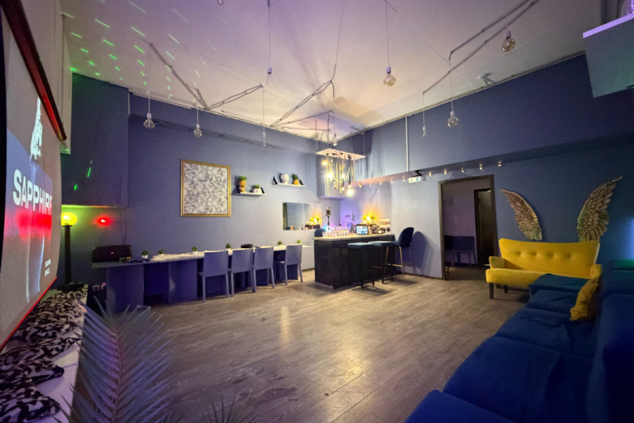 Sapphire — яркий, классический лофт с караоке, 8 минут от метро / Сапфир