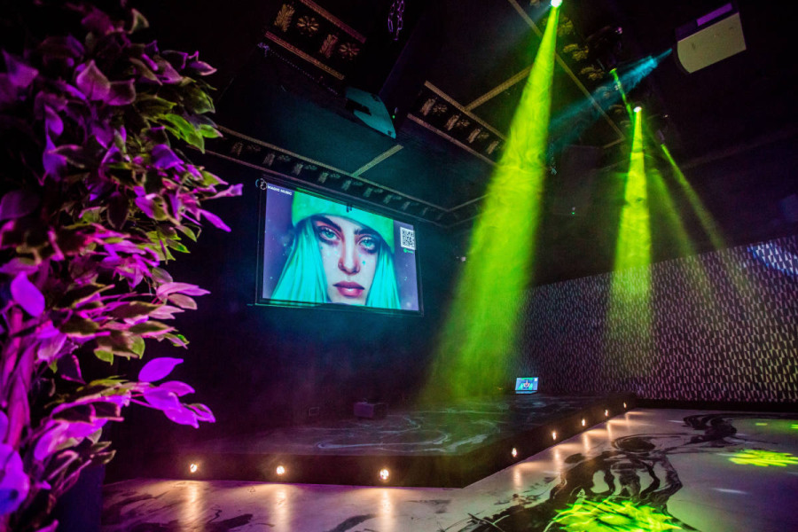 Loft Republic со сценой и VIP-комнатой / Лофт Репаблик со сценой и ВИП-комнатой