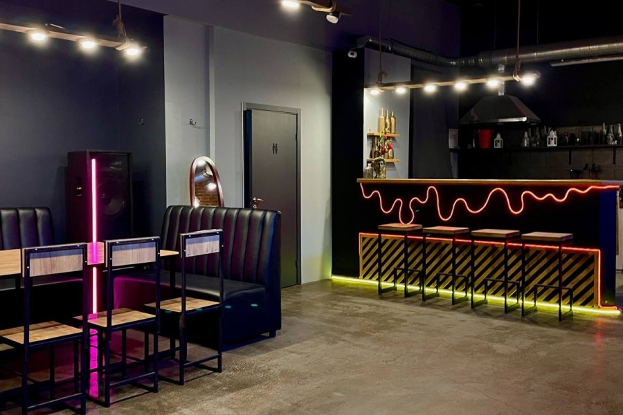 BLACK NEON LOFT