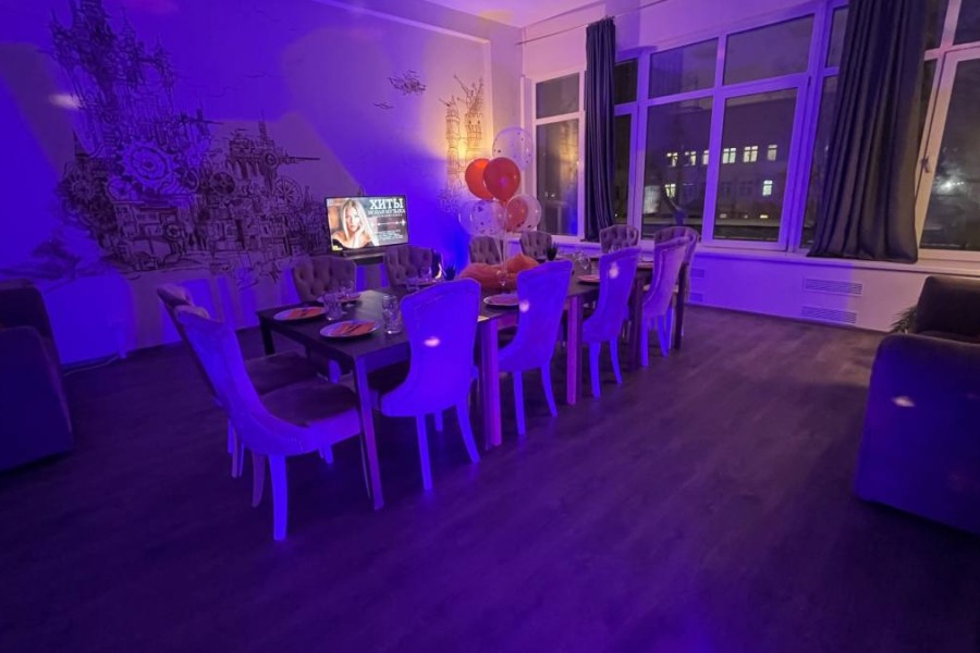 ЛОФТ КРЕПОСТЬ ДЛЯ КОМПАНИИ 15-20 ЧЕЛОВЕК С КАРАОКЕ И МЯГКОЙ МЕБЕЛЬЮ