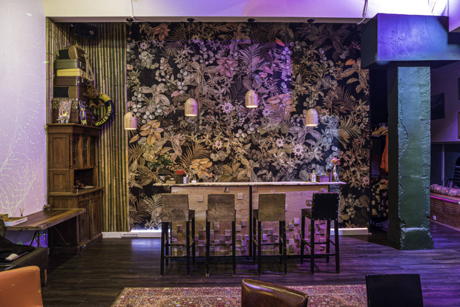 Barshowplace Tropical