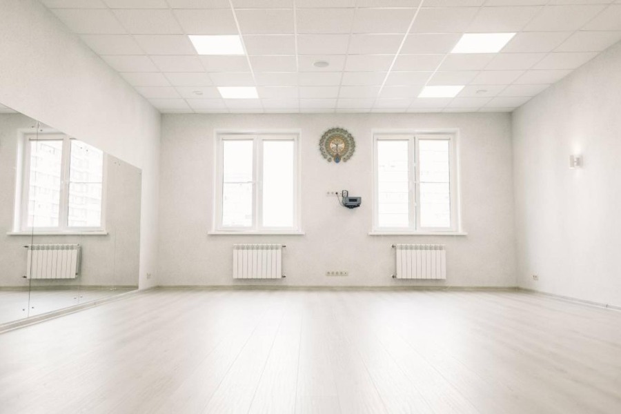 Зал для проведения тренингов, медитаций, пилатеса, йоги