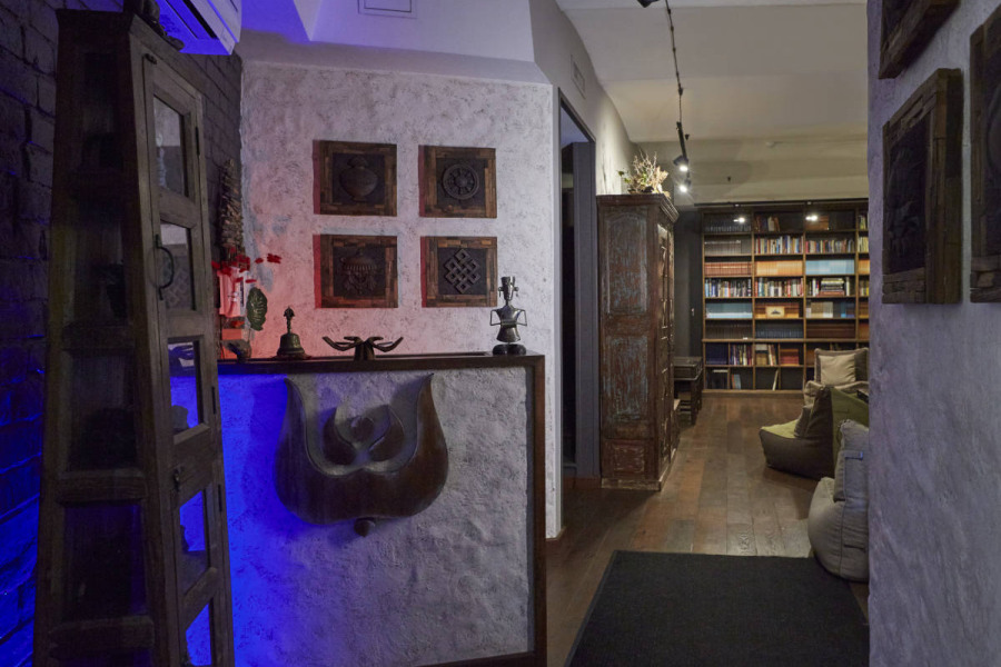 ShantiPlace зал Библиотека