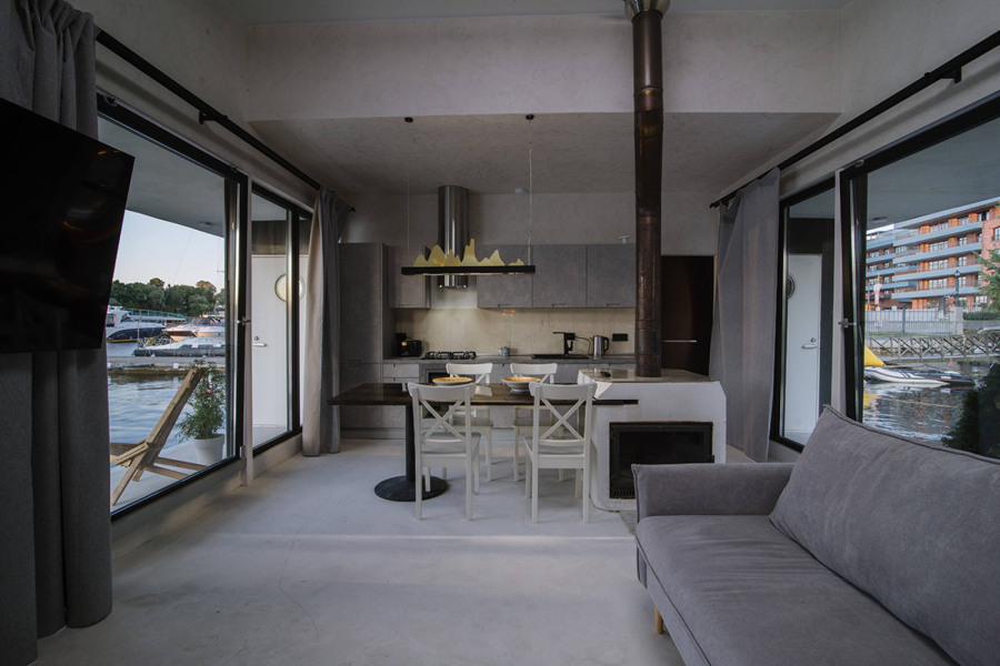 White Mare - дом на воде