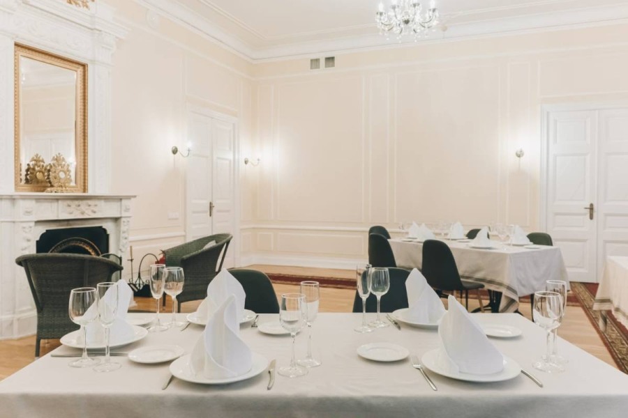 Исторический особняк на набережной